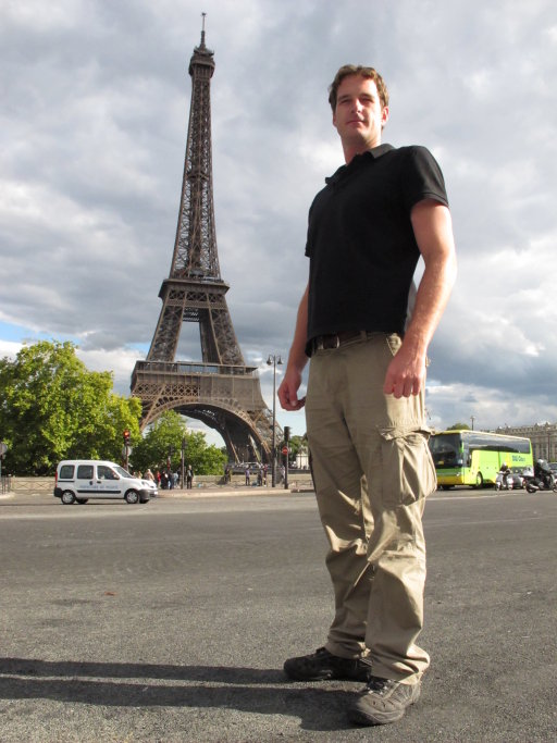 Dan Snow standing in front of the Eiffel Tower